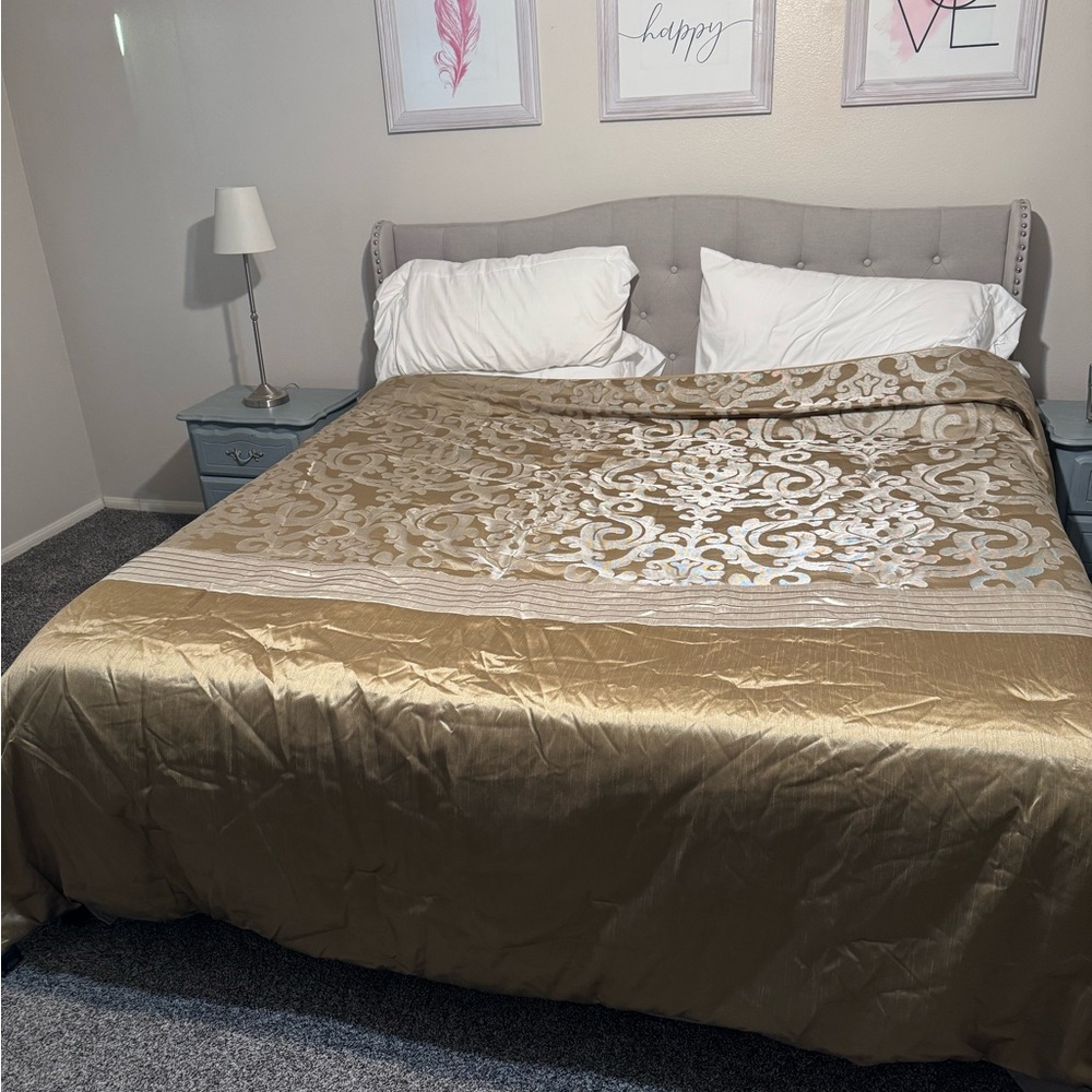 JCPenney Gold and Cream Comforter Luxurious Bedding